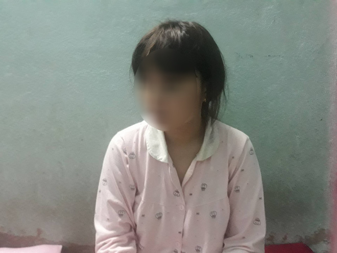 Giúp đỡ người bị thương, cô gái bức xúc vì bị đánh lệch sống mũi, rách miệng