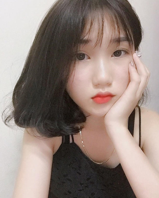 Chỉ mặc sơ mi trắng, nữ sinh Nghệ An cũng nổi tiếng vì quá xinh