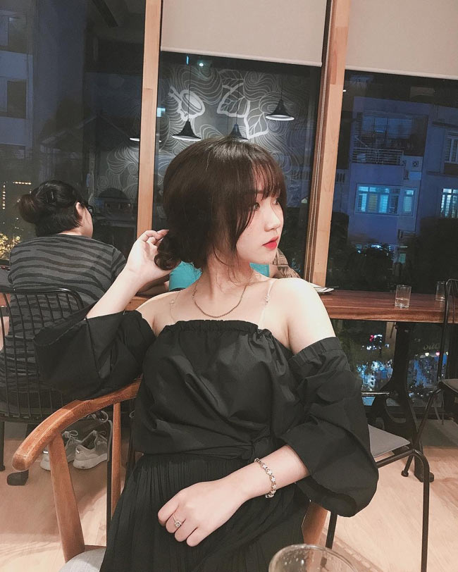 Chỉ mặc sơ mi trắng, nữ sinh Nghệ An cũng nổi tiếng vì quá xinh