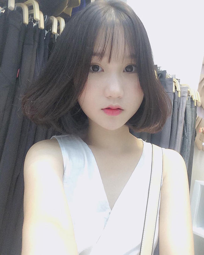 Chỉ mặc sơ mi trắng, nữ sinh Nghệ An cũng nổi tiếng vì quá xinh