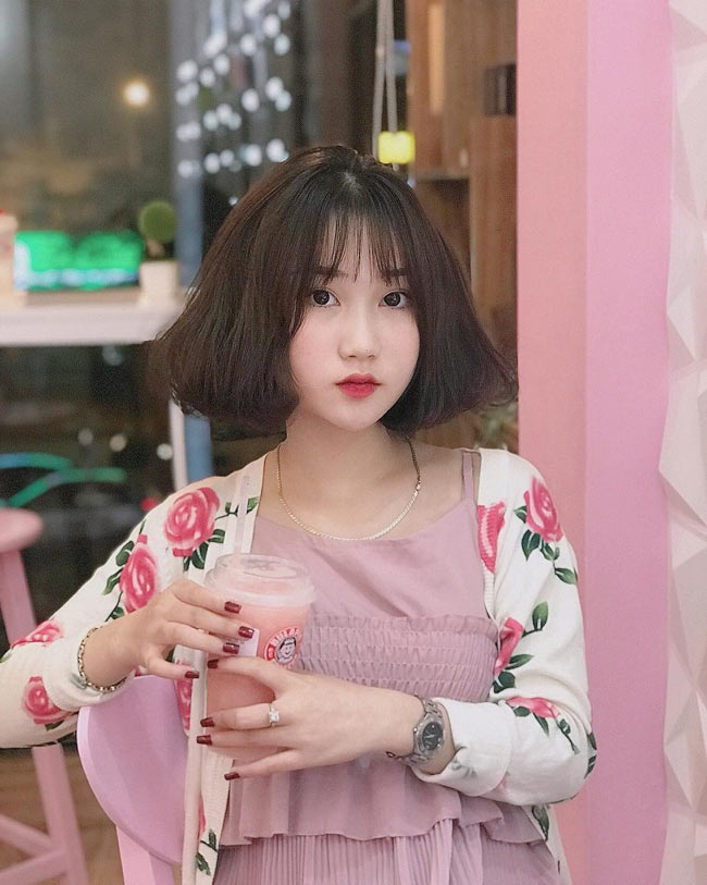 Chỉ mặc sơ mi trắng, nữ sinh Nghệ An cũng nổi tiếng vì quá xinh