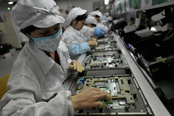 Foxconn sẽ ngừng sử dụng lao động bất hợp pháp lắp ráp iPhone X