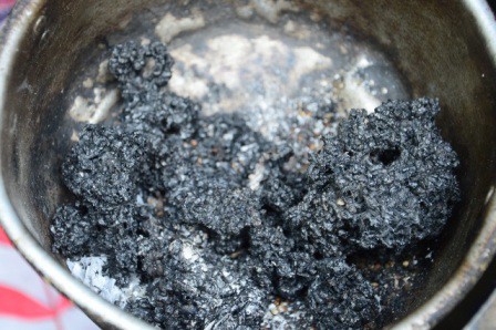 Người dân vùng lũ hoang mang vì nhận quà cứu trợ là gạo có dấu hiệu lạ