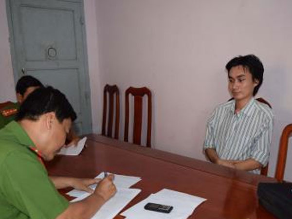 Bị mắng, con trai bỏ thuốc độc vào rượu khiến cha và bạn nhậu tử vong