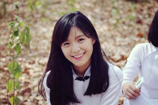 Hình ảnh mũm mĩm, ngố tàu của hot girl Việt thời còn là học sinh cấp 3