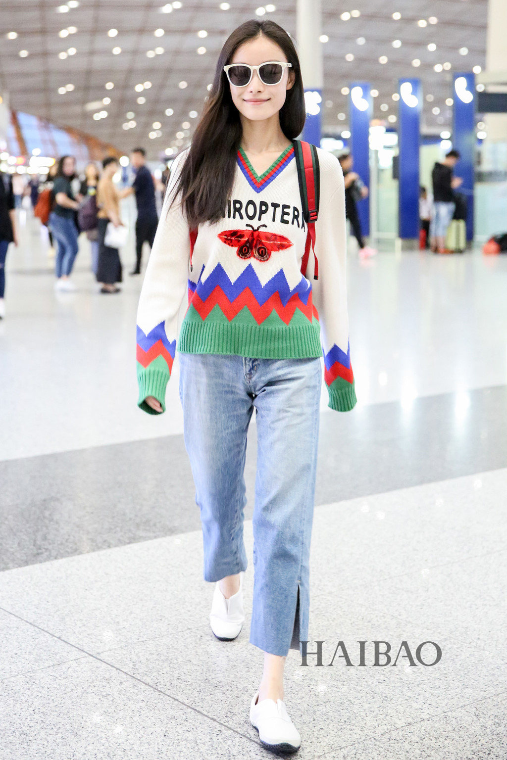 Mix quần jeans ống rộng ngày lạnh như thế nào?