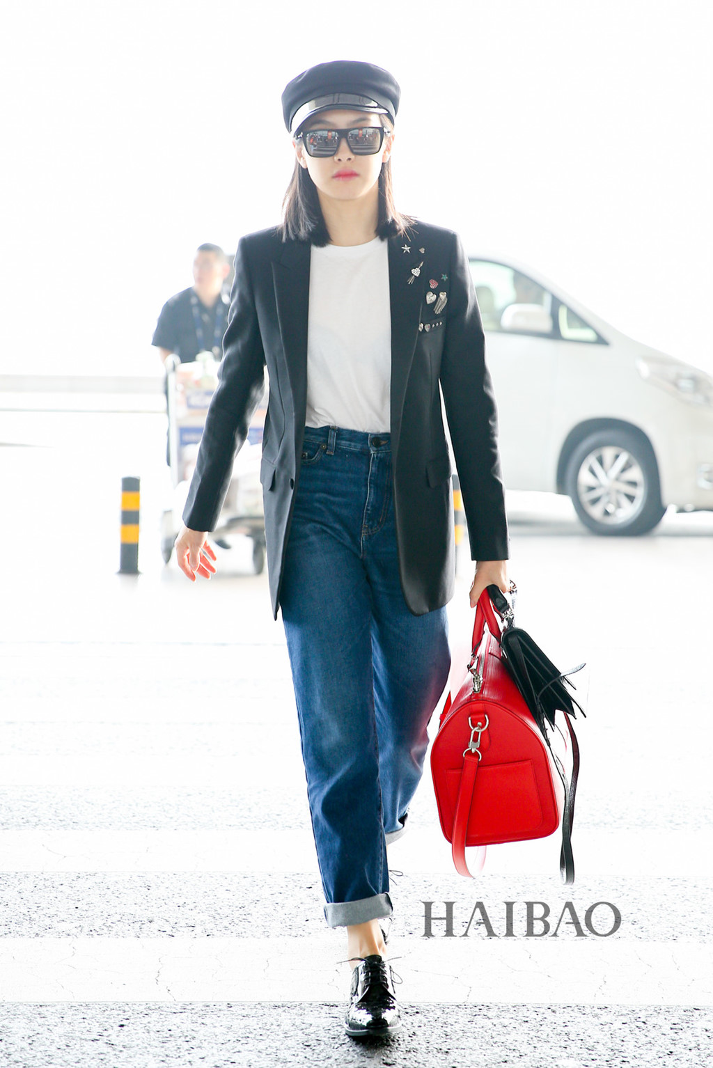 Mix quần jeans ống rộng ngày lạnh như thế nào?