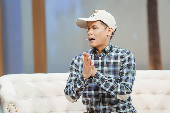 John Huy Trần khoe nhẫn đính hôn, chuẩn bị làm đám cưới với bạn trai soái ca 8 năm