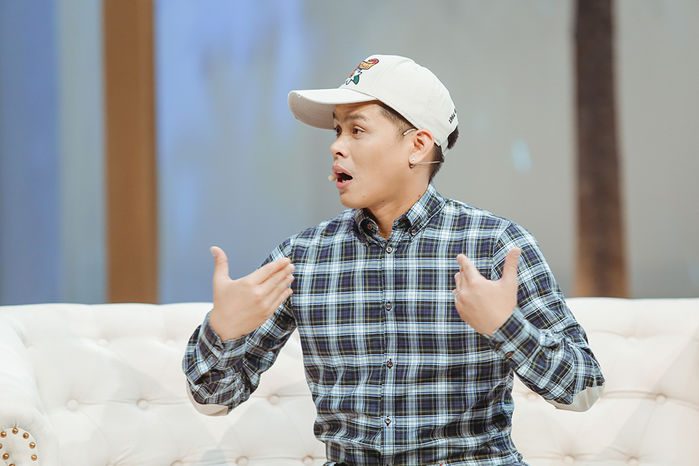 John Huy Trần khoe nhẫn đính hôn, chuẩn bị làm đám cưới với bạn trai soái ca 8 năm