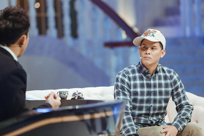 John Huy Trần khoe nhẫn đính hôn, chuẩn bị làm đám cưới với bạn trai soái ca 8 năm