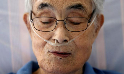 Người già Nhật Bản chọn chết ở nhà vì bệnh viện thiếu giường