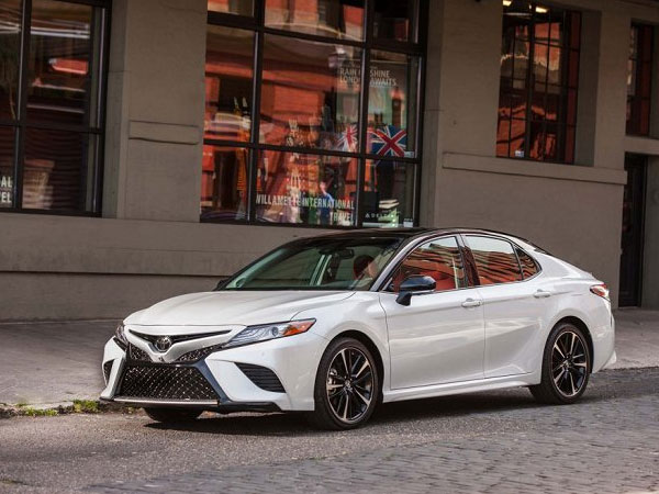 Camry 2018 rẻ bất ngờ, Toyota đồng loạt giảm giá ô tô vụ Tết