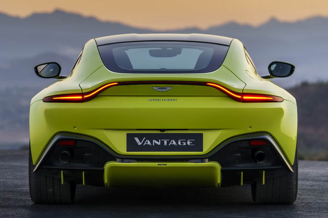 Tuyệt tác Aston Martin Vantage 2018 giá 3,4 tỷ đồng