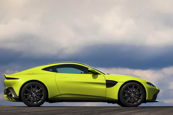 Tuyệt tác Aston Martin Vantage 2018 giá 3,4 tỷ đồng