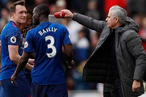 Mourinho báo tin mừng về chấn thương của Phil Jones