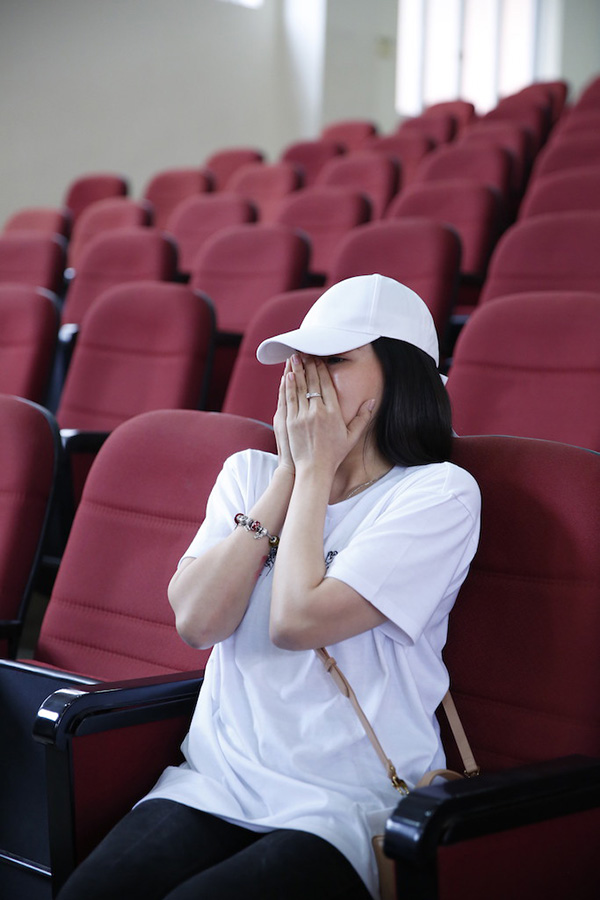 Vợ cũ Lâm Vinh Hải ôm mặt khi Hiền Sến bất ngờ tỏ tình giữa đám đông