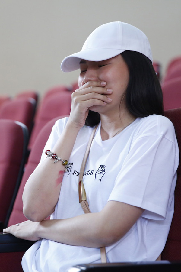 Vợ cũ Lâm Vinh Hải ôm mặt khi Hiền Sến bất ngờ tỏ tình giữa đám đông