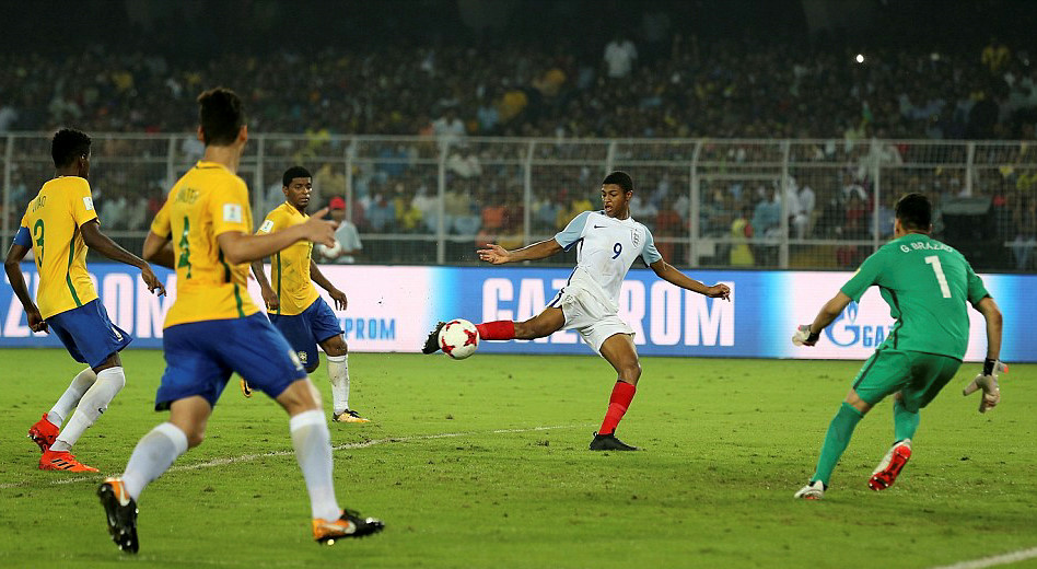 Sao trẻ Liverpool lập hat-trick, Anh hạ Brazil ở bán kết U17 World Cup