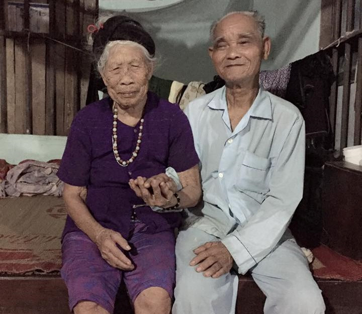 Dân mạng rộ trào lưu chia sẻ ảnh tình cảm của ông bà mình