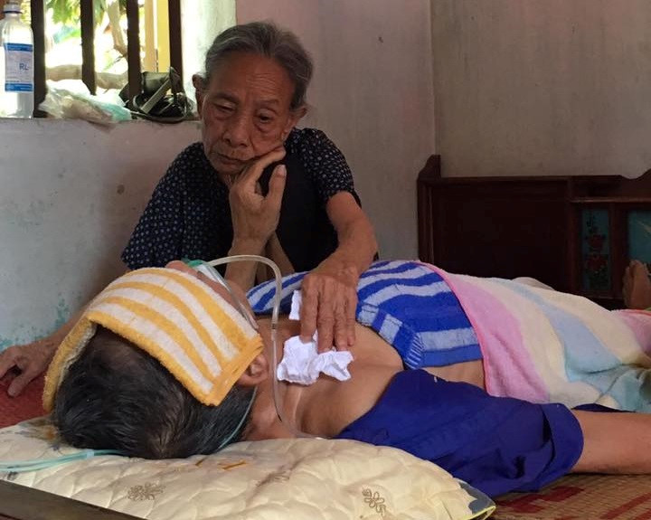 Dân mạng rộ trào lưu chia sẻ ảnh tình cảm của ông bà mình