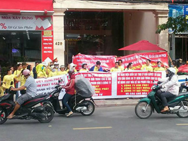 Buôn địa ốc kiểu treo đầu dê bán thịt chó