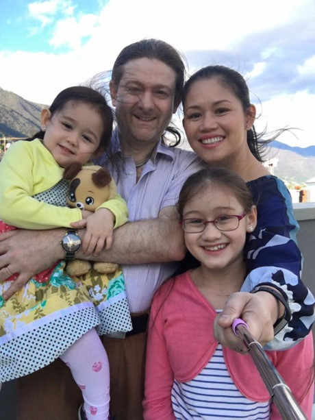 Bé lai Tây 4 tuổi hát Em gái mưa khiến Hương Tràm thích thú