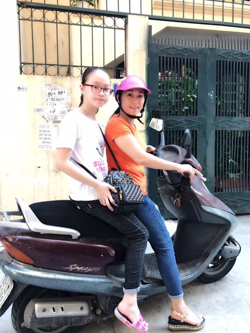 Hành trình bón từng giọt sữa cho con 1,2 kg của bà mẹ Hà Nội