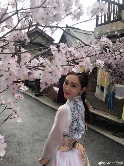 Bỏ 350 tỷ đồng mua quà tặng, trai xấu nhanh chóng tán đổ hot girl