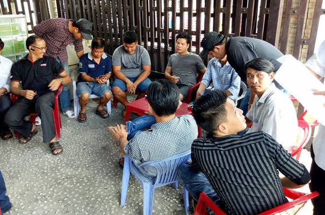 CSGT Đồng Nai khuyên tài xế không dùng tiền lẻ mua vé qua trạm thu phí