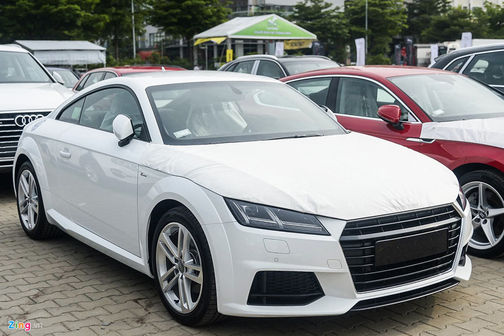 Dàn xe đổ bộ triển lãm ôtô quốc tế Việt Nam 2017