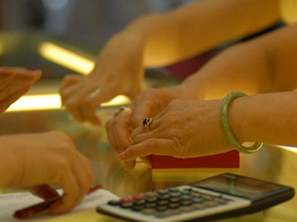 Liên tiếp giảm giá, vàng chờ đợi cơ hội mới