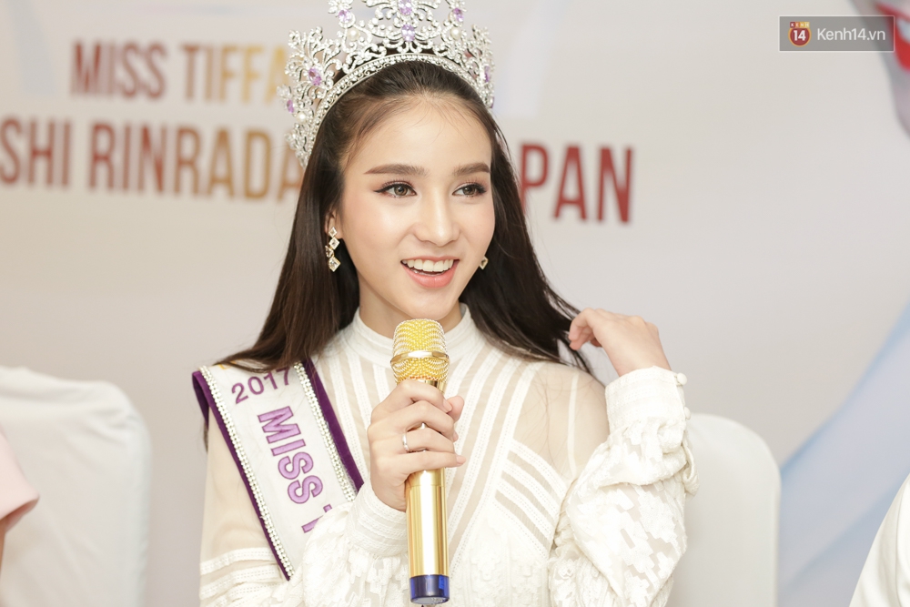 Ngắm thần tiên tỷ tỷ của Hoa hậu chuyển giới Thái Lan 2017 khi đến Việt Nam