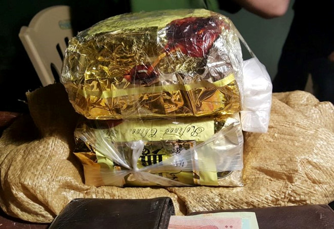 Cảnh sát chặn xe Toyota chở hơn 2 kg ma túy đá về Thái Bình