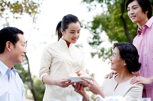 Con dâu cứ thế này, bảo sao mẹ chồng không yêu, không quý?