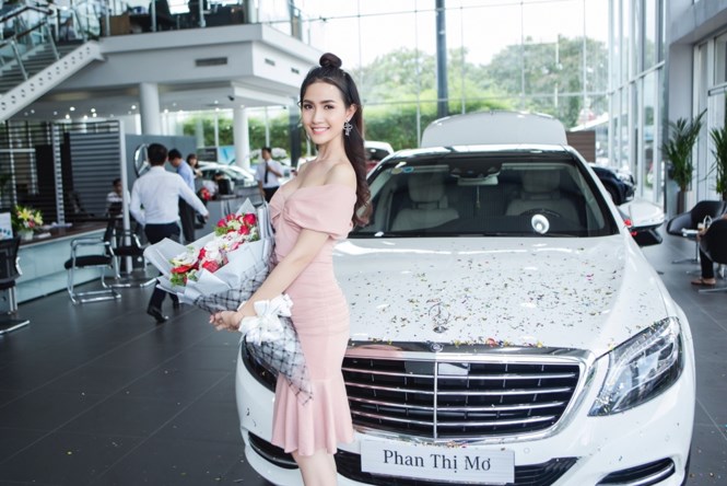 Điểm mặt các mỹ nhân showbiz Việt chơi trội mua xe gần chục tỷ