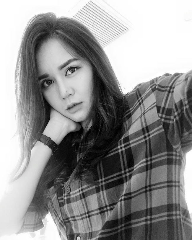 Nữ sinh Thương mại miệng móm da đen lột xác không ngờ