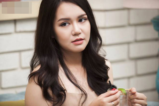 Nữ sinh Thương mại miệng móm da đen lột xác không ngờ