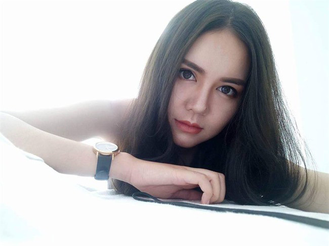 Nữ sinh Thương mại miệng móm da đen lột xác không ngờ