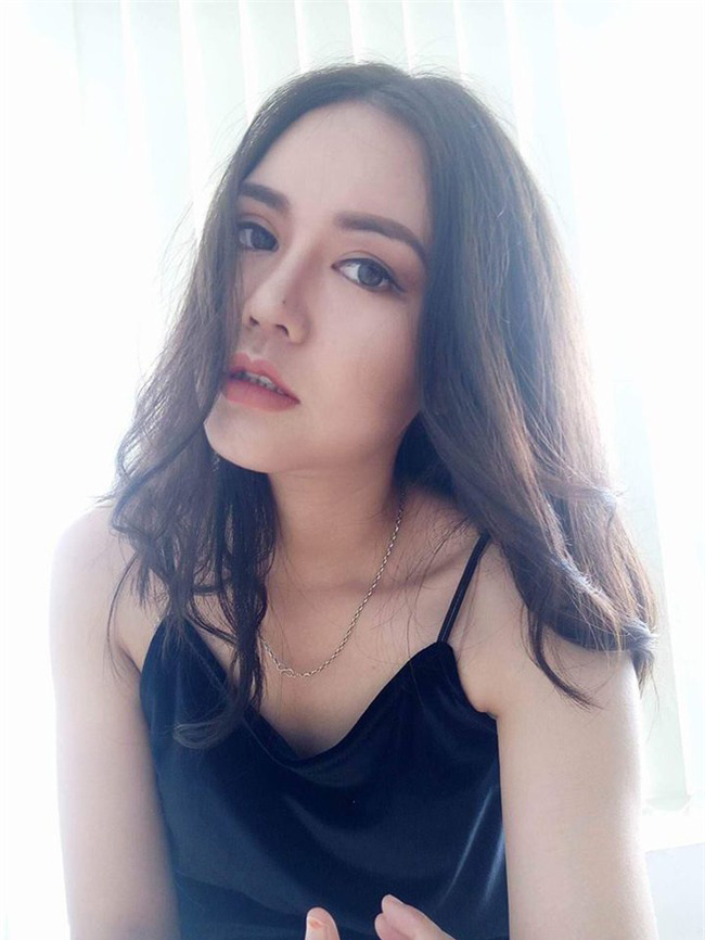 Nữ sinh Thương mại miệng móm da đen lột xác không ngờ