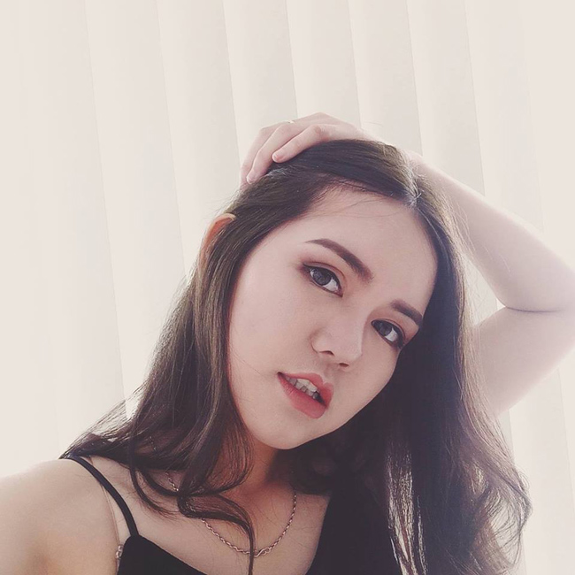 Nữ sinh Thương mại miệng móm da đen lột xác không ngờ