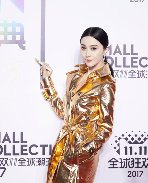 Đẳng cấp nhan sắc như Phạm Băng Băng, mặc áo giống giấy gói hoa mà vẫn khí chất hơn người