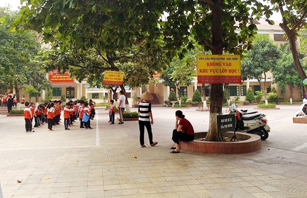 Hà Nội: Phụ huynh bức xúc vì GVCN quá nghiêm khắc, bắt học sinh nghỉ học vì lỗi rất nhỏ