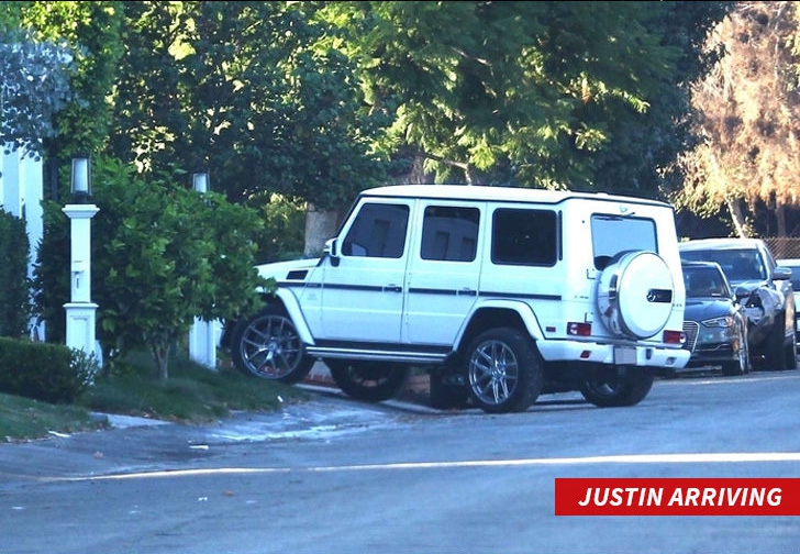 Lộ bằng chứng Selena Gomez đưa tình cũ Justin Bieber về nhà trong lúc The Weeknd đi vắng