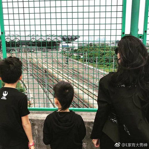 Tại sao Vương Phi không có cửa bước chân vào nhà Tạ Đình Phong dù yêu nhau say đắm? Tại sao Vương Phi không có cửa bước chân vào nhà Tạ Đình Phong dù yêu nhau say đắm?
