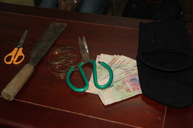 Tóm hai kẻ cướp chuyên “thoát y” đột nhập phòng nữ chủ nhà