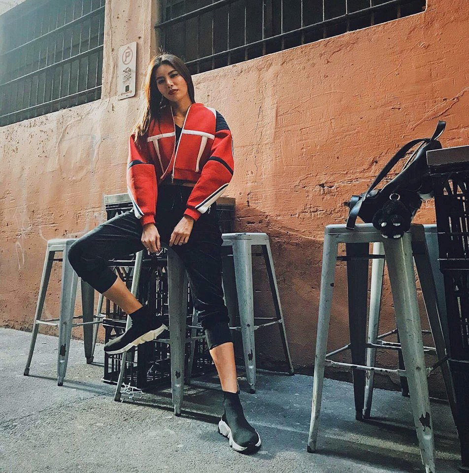 Hồ Ngọc Hà đơn giản, Phạm Hương thanh lịch xuống phố tuần qua