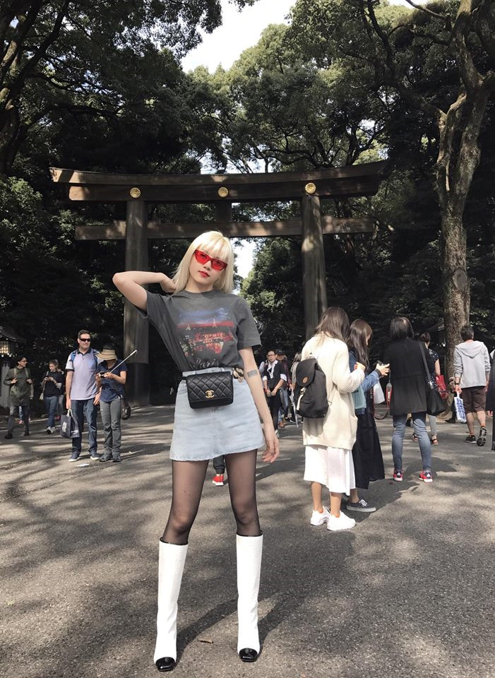 Hồ Ngọc Hà đơn giản, Phạm Hương thanh lịch xuống phố tuần qua