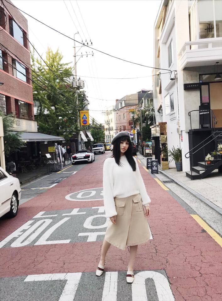 Hồ Ngọc Hà đơn giản, Phạm Hương thanh lịch xuống phố tuần qua