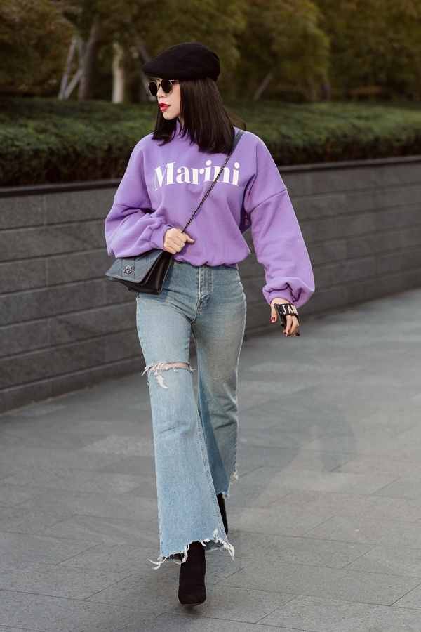 Trà Ngọc Hằng diện mốt giấu quần trên phố Seoul