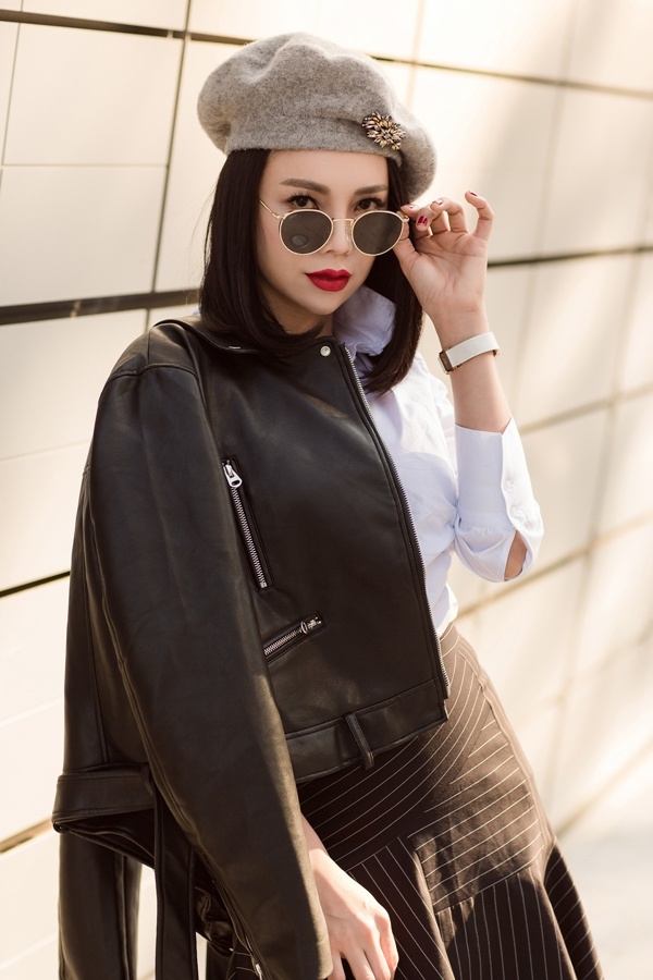 Trà Ngọc Hằng diện mốt giấu quần trên phố Seoul